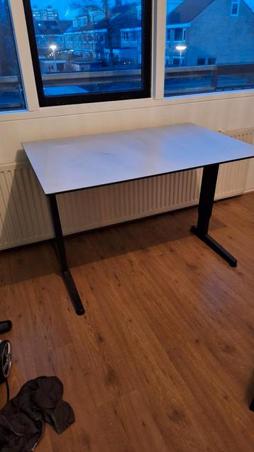 Zeer stevig Aspa bureau (verstelbaar) beschikbaar voor biedingen