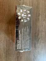 Prismatic Evolutions Eevee Surprise Box - Sealed!, Hobby en Vrije tijd, Verzamelkaartspellen | Pokémon, Ophalen of Verzenden, Nieuw