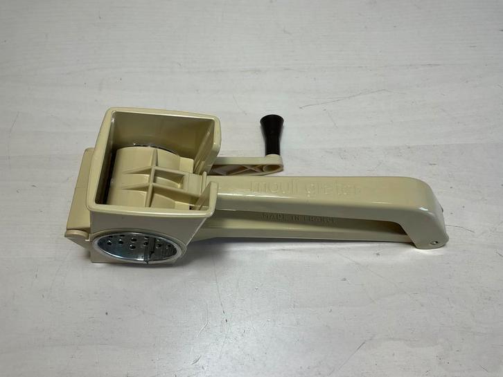 Mouligrater beige kaasmolen met 1 trommel kaasrasp, Huis en Inrichting, Keuken | Keukenbenodigdheden, Zo goed als nieuw, Ophalen of Verzenden