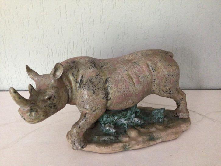 Keramisch Neushoorn Beeld van het Spaanse Lladro, Antiek en Kunst, Kunst | Beelden en Houtsnijwerken, Ophalen of Verzenden