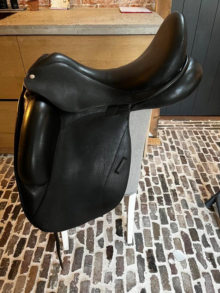 Custom Icon Flight 17,5 inch wijde boommaat zeer goede staat, Dieren en Toebehoren, Paarden en Pony's | Zadels, Zo goed als nieuw