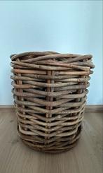 Poef als zitplek, bijzettafel of decoratief element in huis., Huis en Inrichting, Ophalen, Gebruikt, Mand, Rond