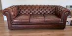 Chesterfield bank leer met restauratiewerk, Huis en Inrichting, Banken | Bankstellen, Ophalen, Gebruikt, 75 tot 100 cm