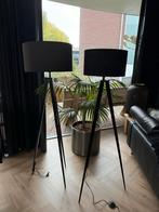 Vloerlamp / staande lampen zwart driepoot met kap zwart, Huis en Inrichting, Lampen | Vloerlampen, Ophalen, Zo goed als nieuw