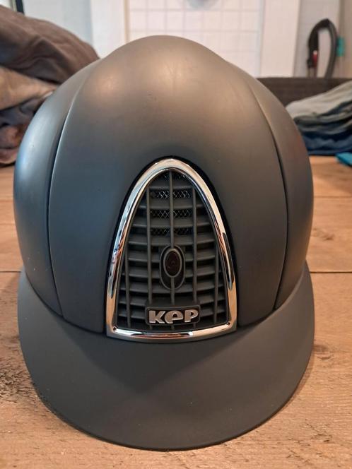 Mooie grijze kep italia 1.0, Dieren en Toebehoren, Paardrijkleding, Zo goed als nieuw, Dames, Heren, Cap, Dressuur, Ophalen of Verzenden