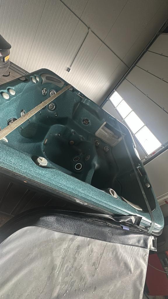 Jacuzzi 2,3x2,3m met afdekkap - Lekkage zie beschrijving, Tuin en Terras, Bubbelbaden en Hottubs, Gebruikt, Vast, Afdekzeil, Inbouw
