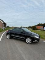 Peugeot 206 2.0 16V CC 2002 Zwart, recente APK, Auto's, Bluetooth, 4 cilinders, Cabriolet, 4 stoelen