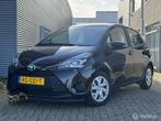 Toyota Yaris 1.0 Aspiration | CAMERA | CLIMATE | 1 EIGENAAR, Auto's, Toyota, Voorwielaandrijving, Stof, Gebruikt, Navigatiesysteem