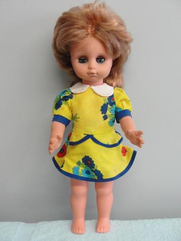 OPRUIMING: leuk tiener popje met originele kleding NR 350 beschikbaar voor biedingen