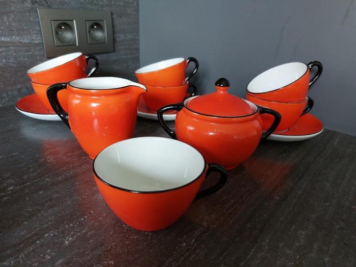 Petrus regout Maestricht Jacoba oranje rood zwart set kopjes, Antiek en Kunst, Antiek | Servies los, Ophalen of Verzenden