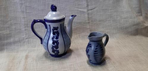 Aardewerk koffiekan en melkkannetje, Antiek en Kunst, Antiek | Keramiek en Aardewerk, Ophalen of Verzenden