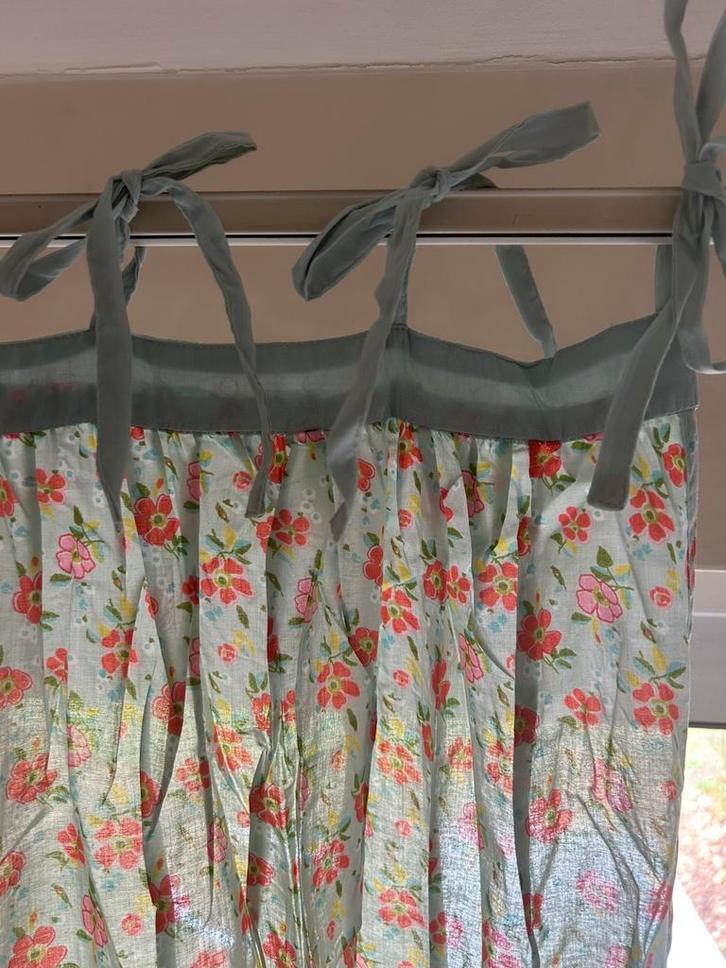 Room seven stel gordijnen met strikken bloemen stof, Huis en Inrichting, Stoffering | Gordijnen en Lamellen, Nieuw, 200 cm of meer