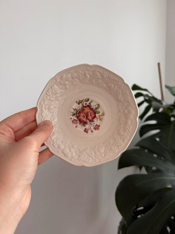 Crown Ducal Gebaksbordje met Bloemen, Antiek en Kunst, Antiek | Servies compleet, Ophalen of Verzenden