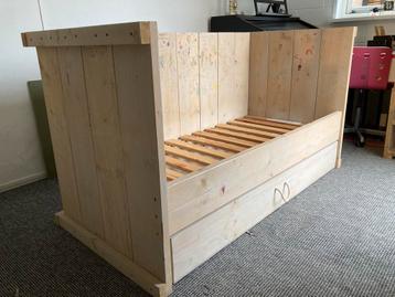 Steigerhouten kinderbed met lade + matras (optioneel) beschikbaar voor biedingen