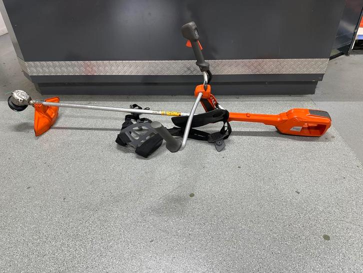 Husqvarna 336LiR Trimmer, met nieuwe kop, Tuin en Terras, Bosmaaiers, Gebruikt, Accu, 30 tot 50 cm, Ophalen of Verzenden