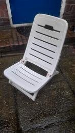 Witte kunststof klapstoel strand zwembad waterkant, Ophalen of Verzenden, Gebruikt, Campingstoel