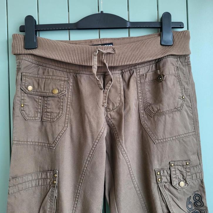 Groene dames driekwartbroek maat M, Kleding | Dames, Broeken en Pantalons, Zo goed als nieuw, Maat 38/40 (M), Groen, Driekwart