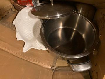 Pannenset met Visvormige Schaal beschikbaar voor biedingen