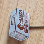 SPELDJE Sarina, Verzamelen, Speldjes, Pins en Buttons, Ophalen of Verzenden, Zo goed als nieuw, Merk