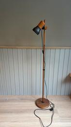 Staande lamp hout/metaal, Huis en Inrichting, Lampen | Vloerlampen, Ophalen, Zo goed als nieuw, Metaal, 150 tot 200 cm