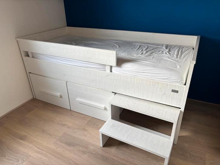 Complete kinderkamer – bed, bureau en kledingkast, Kinderen en Baby's, Kinderkamer | Stapelbedden en Hoogslapers, Zo goed als nieuw