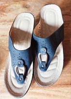 Gloednieuwe zwarte teenslippers met sleehak. Het is maat 40., Ophalen of Verzenden, Nieuw, Zwart
