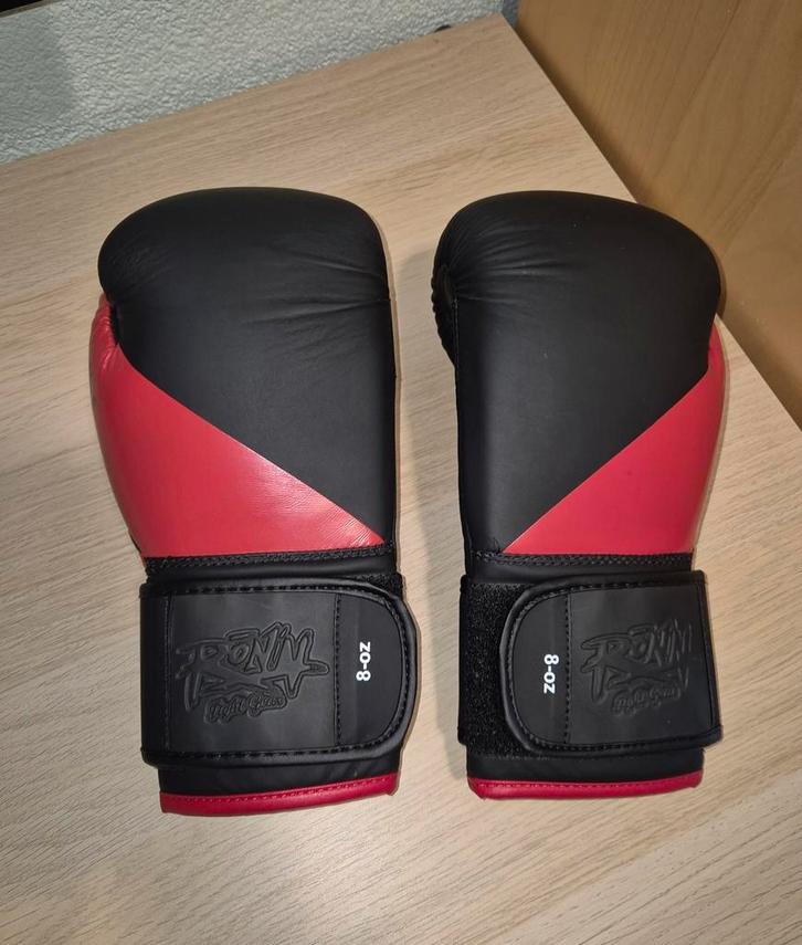 Ronin Kickbokshandschoenen 8oz (8 /10 jr)  Rood/Zwart ZGAN, Sport en Fitness, Boksen, Zo goed als nieuw, Overige, Ophalen of Verzenden