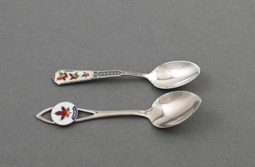 2x lepeltje Canada vintage souvenir; 1x zilver 1x verzilverd beschikbaar voor biedingen