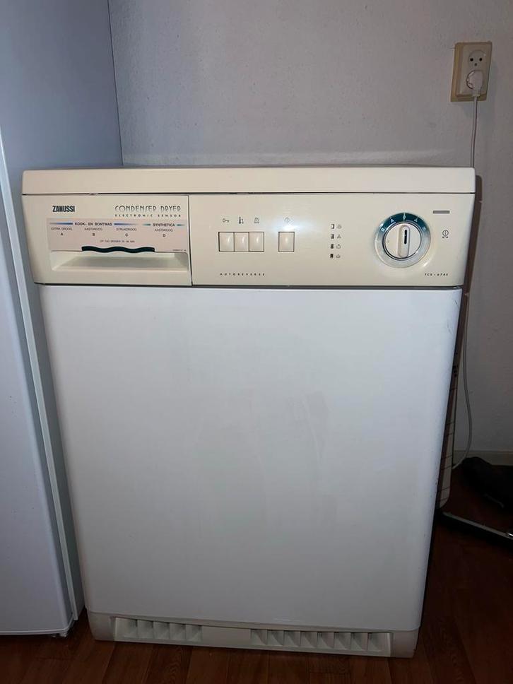 Zanussi Condensdroger - TCS 674E, Witgoed en Apparatuur, Wasdrogers, Gebruikt, Condens, Voorlader, 6 tot 8 kg, 85 tot 90 cm, Anti-kreukfase