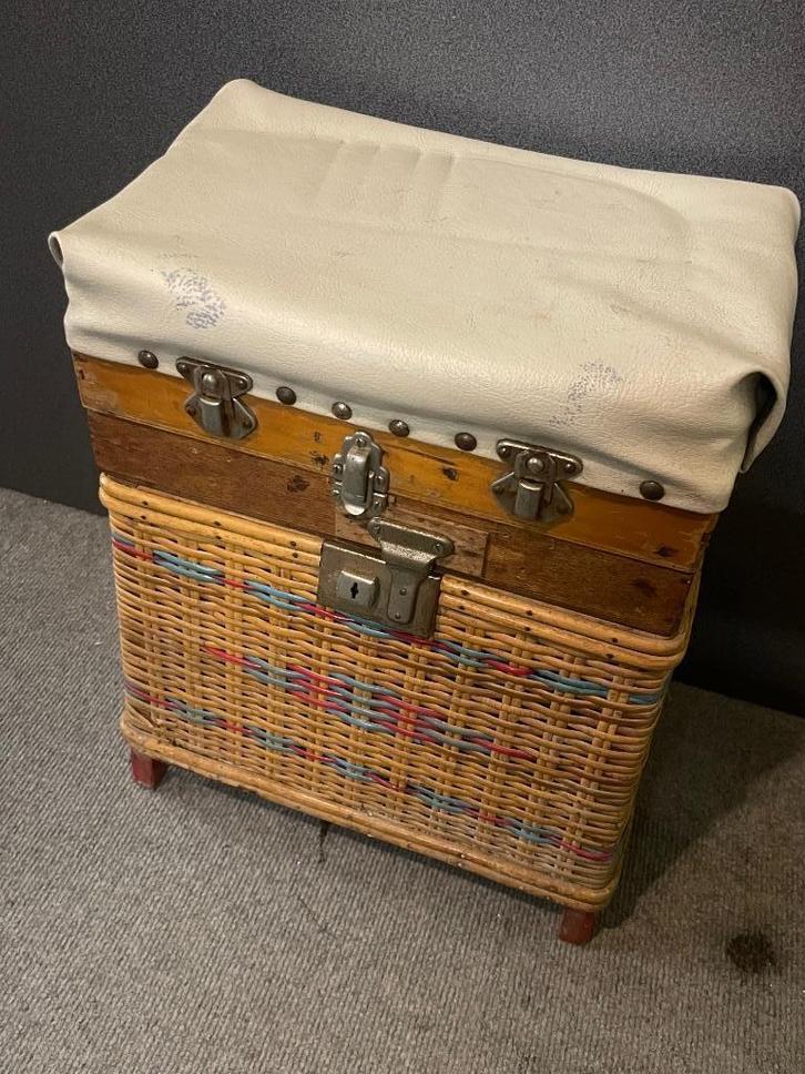 Visserskrukje van riet met 3 vakken (en inhoud), Watersport en Boten, Hengelsport | Algemeen, Gebruikt, Koffer of Tas, Ophalen of Verzenden