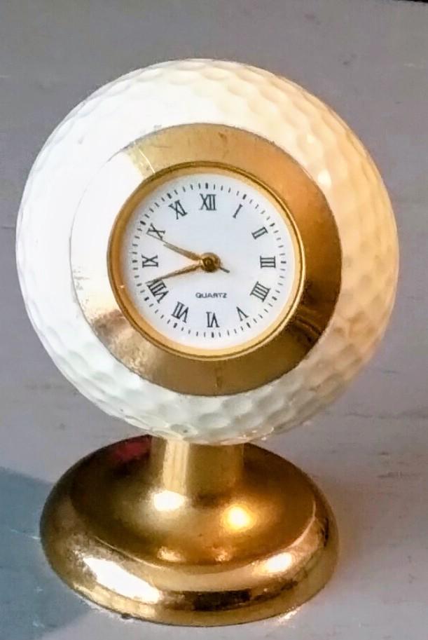 Golfbal Tafelklok - Vintage Nivador Quartz, Antiek en Kunst, Antiek | Klokken, Ophalen of Verzenden