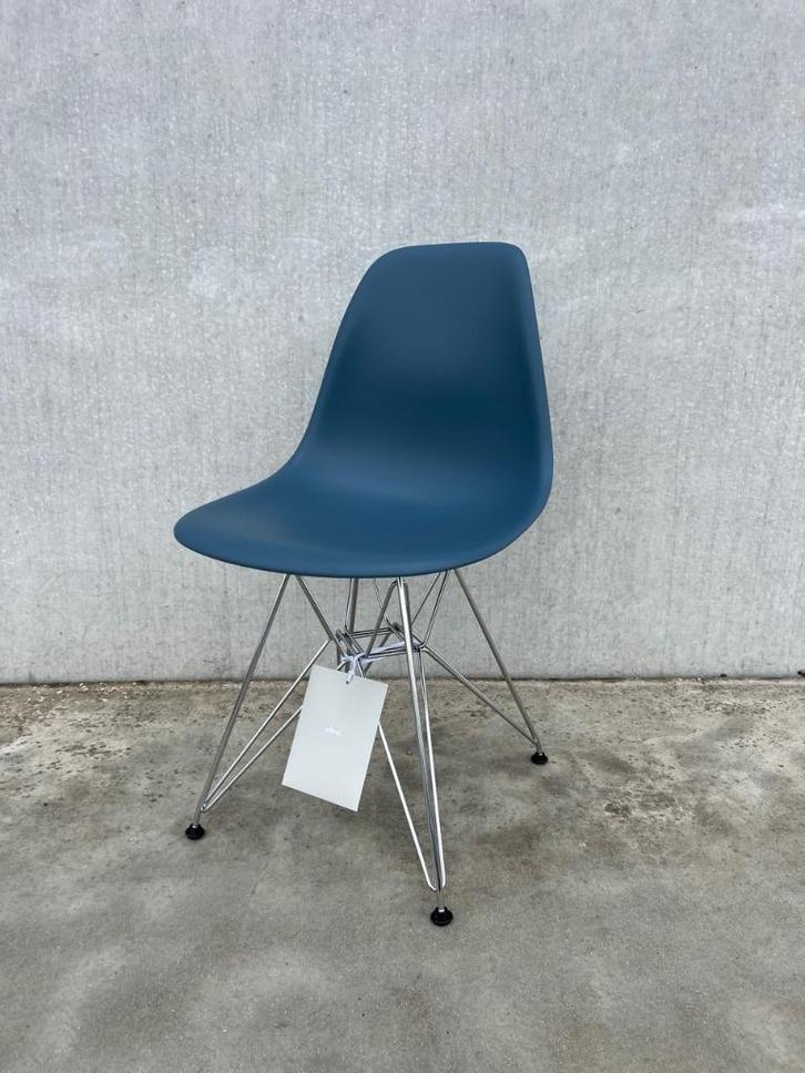 Vitra Eames DSR stoelen, ongebruikt, 9x, Huis en Inrichting, Stoelen, Nieuw, Vijf, Zes of meer stoelen, Kunststof, Metaal, Blauw