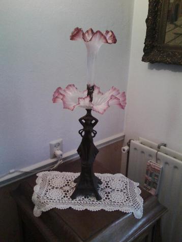 Art nouveau/jugendstil tafelstuk. Dame met een cranberry beschikbaar voor biedingen