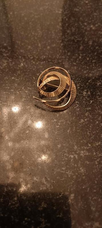 Antieke Gouden Broche Vintage Design beschikbaar voor biedingen