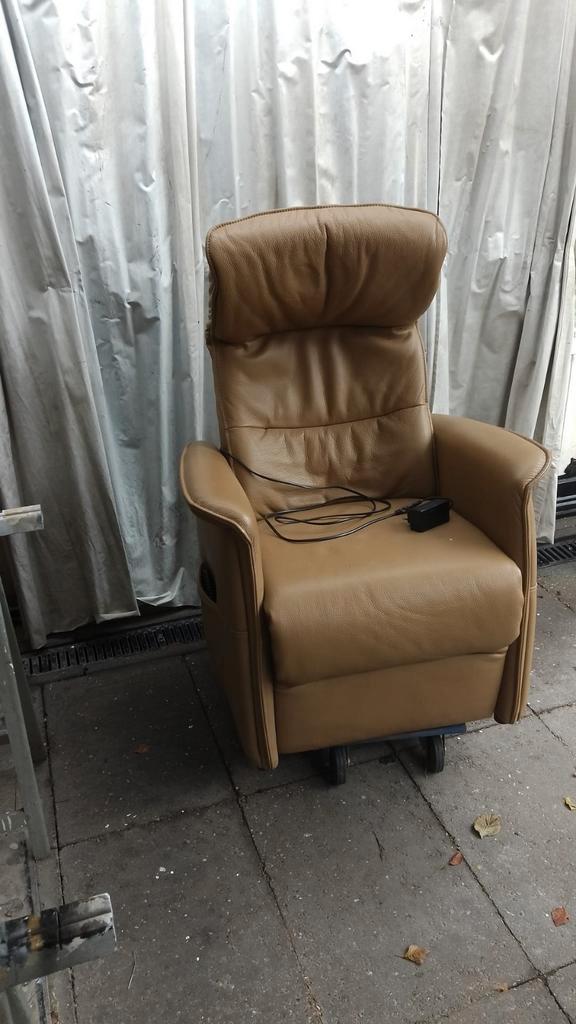 Leren sta op fauteuil, Huis en Inrichting, Fauteuils, 50 tot 75 cm, 75 tot 100 cm, Ophalen