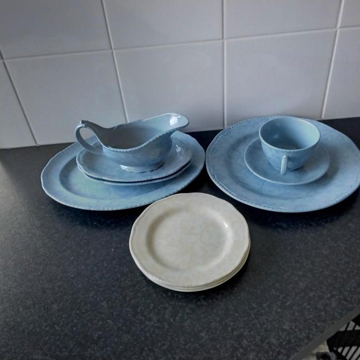 Wood & Sons damask: 3 gele taartbordjes  en rest blauw, Huis en Inrichting, Keuken | Servies, Zo goed als nieuw, Bord(en), Overige stijlen