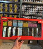 Pokemon prismatic tin collection ‼️goedkoopste NL‼️, Ophalen of Verzenden, Zo goed als nieuw