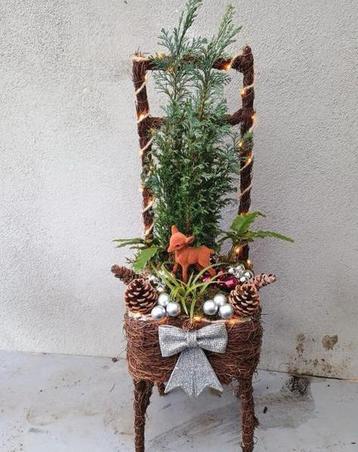Te koop gevlochten stoel met verlichting en decoratie beschikbaar voor biedingen