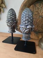 Twee gietijzeren ornamenten op voet ornament stoer sober, Huis en Inrichting, Ophalen, Gebruikt
