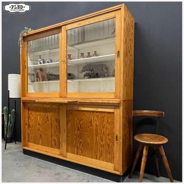 Vintage 1960 schoolkast Kast Vitrinekast Buffetkast beschikbaar voor biedingen