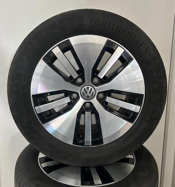 Zomerbanden met originele Volkswagen velgen – In topstaat! beschikbaar voor biedingen