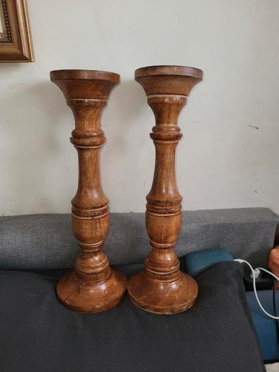 Voorhout - Nieuw 2 hoge houten Kandelaars, Huis en Inrichting, Woonaccessoires | Kandelaars en Kaarsen, Zo goed als nieuw, 25 tot 50 cm