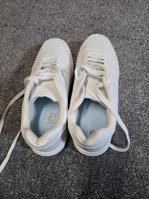 Witte sneakers (zo goed als nieuw), Sport en Fitness, Tennis, Zo goed als nieuw, Schoenen, Overige merken, L00, Ophalen of Verzenden