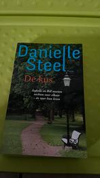 Danielle Steel - De kus, Boeken, Romans, Danielle Steel, Ophalen of Verzenden, Zo goed als nieuw