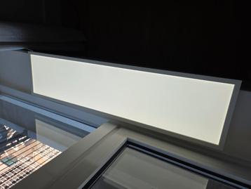 Philips Hue Surimu 120x30 beschikbaar voor biedingen