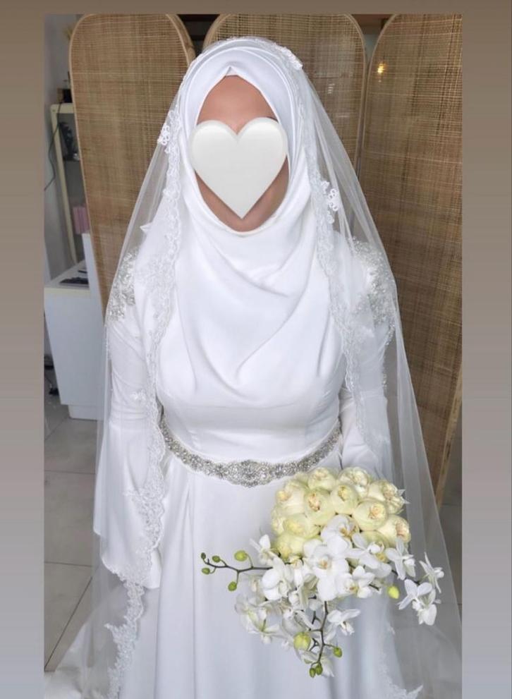 Bruidsjurk/Gelinlik/hijab mt 44 lange sleep incl toebehoren, Kleding | Dames, Trouwkleding en Trouwaccessoires, Nieuw, Trouwjurk