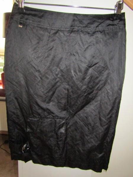 F163 AIRFIELD mt 34 rok zwart metaal rits, Kleding | Dames, Rokken, Zo goed als nieuw, Maat 34 (XS) of kleiner, Zwart, Knielengte