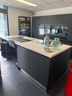 Showroomkeuken Zwart Composiet Blad Greeploos Eiland, Ophalen, Zwart, Overige typen, Zo goed als nieuw