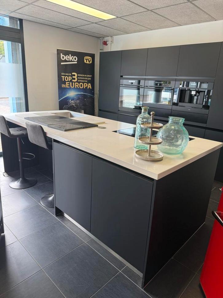 Showroomkeuken Zwart Composiet Blad Greeploos Eiland, Huis en Inrichting, Keuken | Complete keukens, Zo goed als nieuw, Overige typen