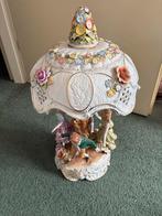 Antieke Porseleinen Lamp met Figuren en Bloemen, Antiek en Kunst, Antiek | Lampen, Ophalen